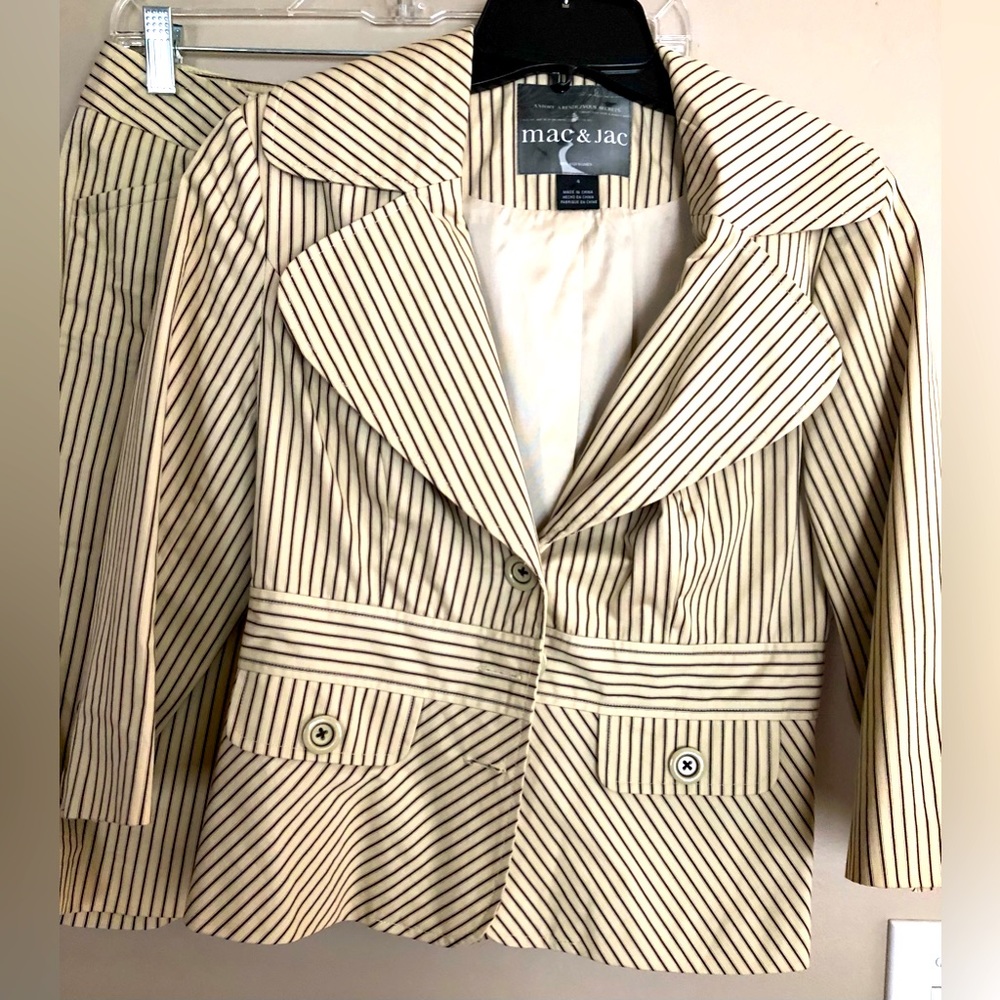 MAC & JAC Brown & Cream Pinstripe Shorts & Jacket Size 2/4